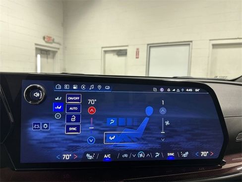 Used 2025 Chevrolet Traverse Z71 w/ Enhanced Driving Package image 38