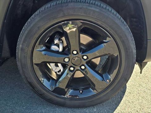Used 2023 Jeep Grand Cherokee Altitude RWD image 9