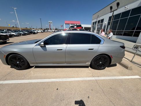 Used 2024 BMW i7 eDrive50 RWD image 2