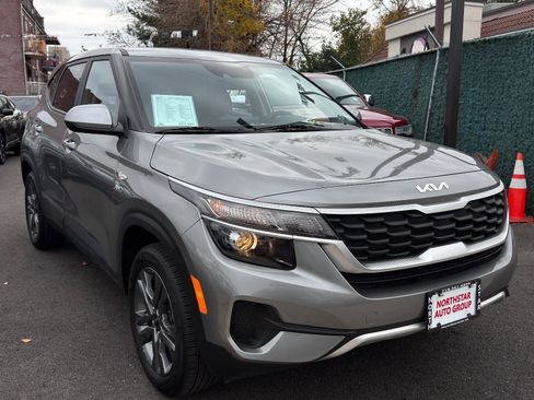 Used 2023 Kia Seltos LX image 3