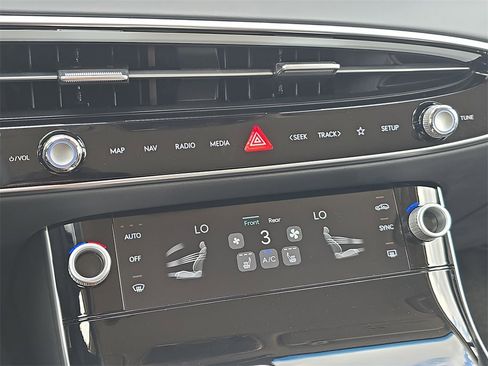 Used 2026 Genesis GV70 2.5T image 24