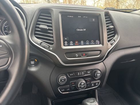 Used 2019 Jeep Cherokee Trailhawk image 16