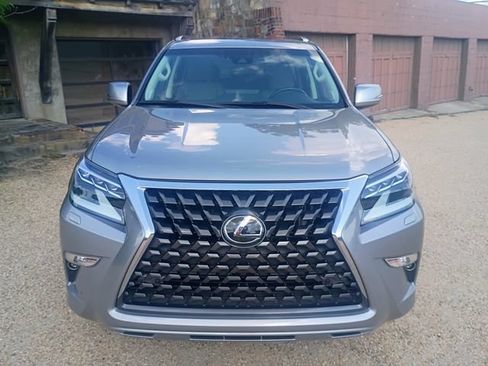 Used 2022 Lexus GX 460 Premium w/ Premium Package AWD/4WD image 4
