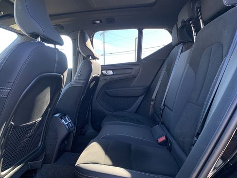 Used 2025 Volvo XC40 B5 Plus image 32