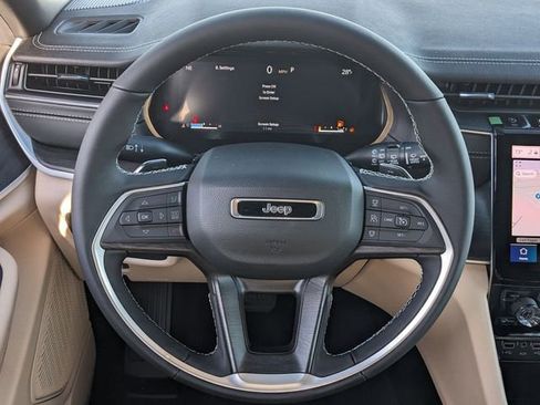 New 2025 Jeep Grand Cherokee Limited image 17