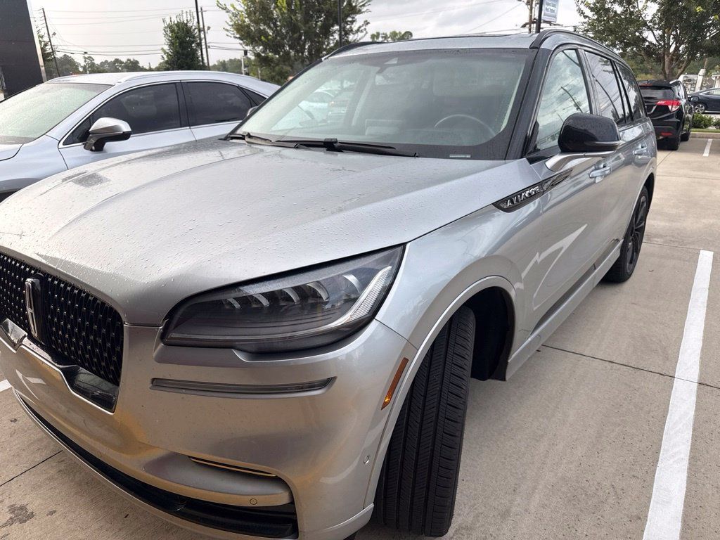 Used 2023 Lincoln Aviator Reserve w/ Jet Package AWD/4WD image 3