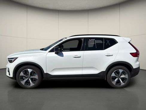 Used 2026 Volvo XC40 B5 Plus AWD/4WD image 4