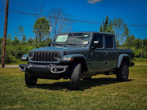 New 2026 Jeep Gladiator Sport AWD/4WD image 8