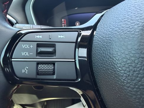 Used 2025 Honda Pilot Black Edition image 13