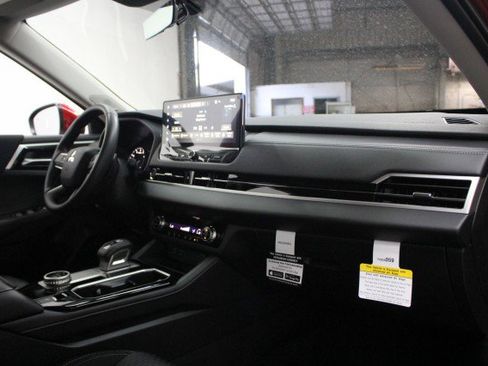 New 2026 Mitsubishi Outlander ES image 17