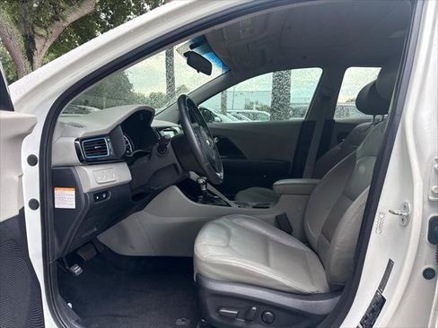 Used 2017 Kia Niro Touring FWD image 14