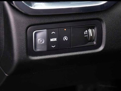 Used 2025 GMC Acadia Elevation image 24