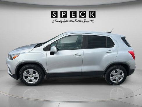 Used 2017 Chevrolet Trax LS w/ Fleet Convenience Package FWD image 2