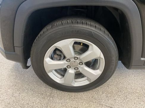 Used 2019 Jeep Compass Latitude w/ Cold Weather Group AWD/4WD image 12