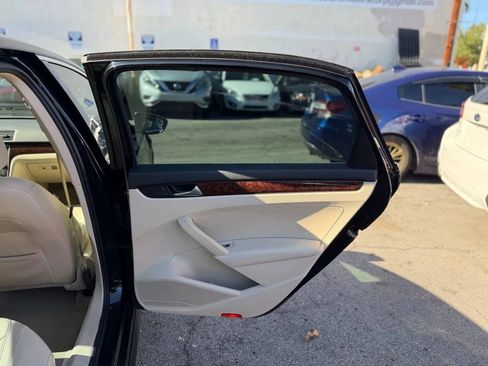 Used 2012 Volkswagen Passat 2.5 SEL Premium image 25