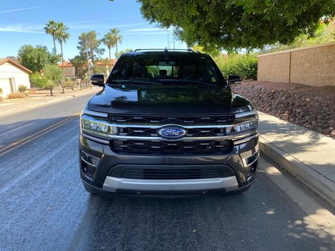 Used 2024 Ford Expedition Limited AWD/4WD image 5