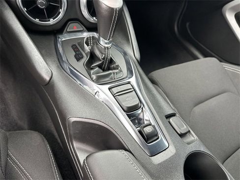 Used 2021 Chevrolet Camaro LT image 24