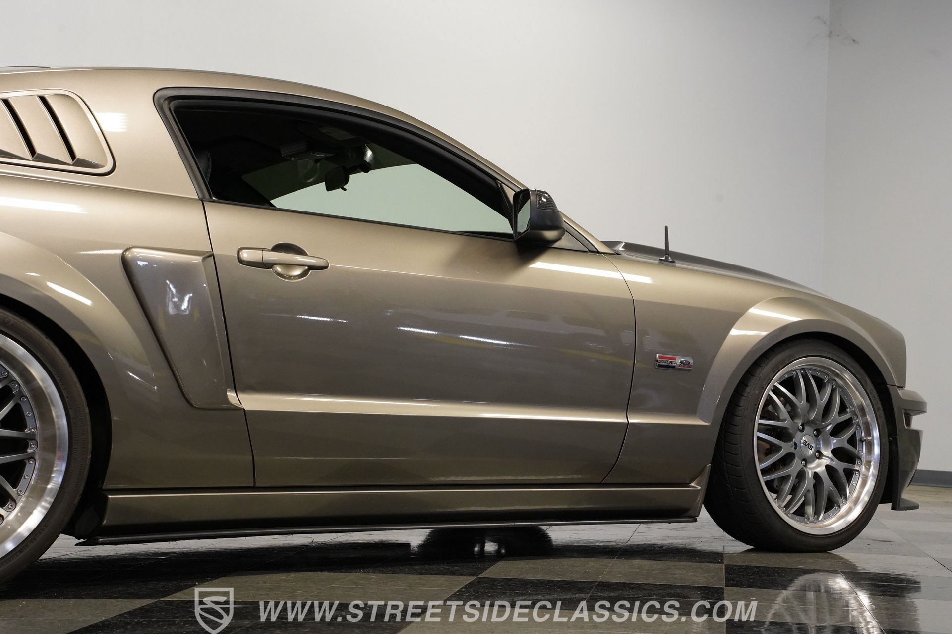 Used 2005 Ford Mustang GT RWD image 29