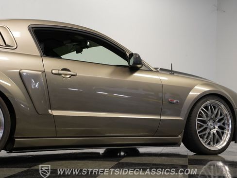 Used 2005 Ford Mustang GT RWD image 29