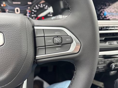 New 2026 Jeep Compass Latitude image 23