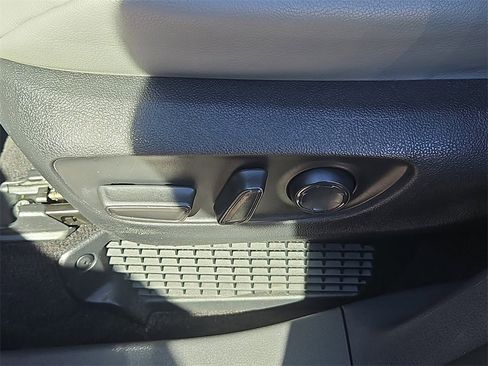 Used 2024 Toyota Sienna XLE image 22