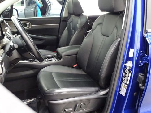 Used 2022 Kia Sorento EX w/ Panoramic Sunroof Package image 11