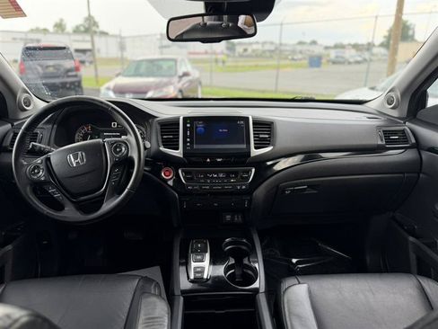 Used 2016 Honda Pilot Touring image 19