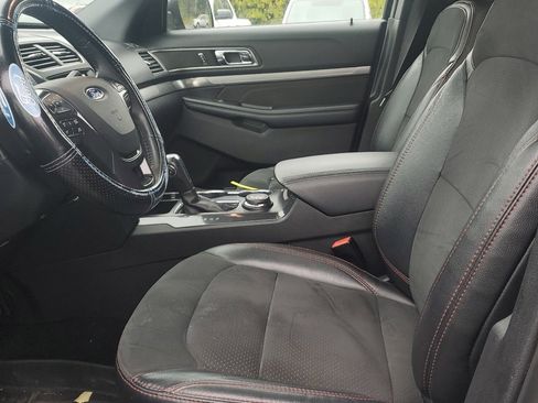 Used 2019 Ford Explorer XLT w/ Equipment Group 202A image 8