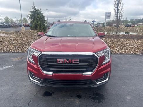 Used 2023 GMC Terrain SLE w/ Driver Convenience Package image 2