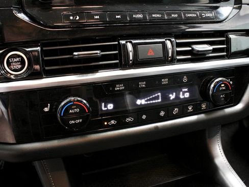 Used 2024 Nissan Pathfinder SL AWD/4WD image 34