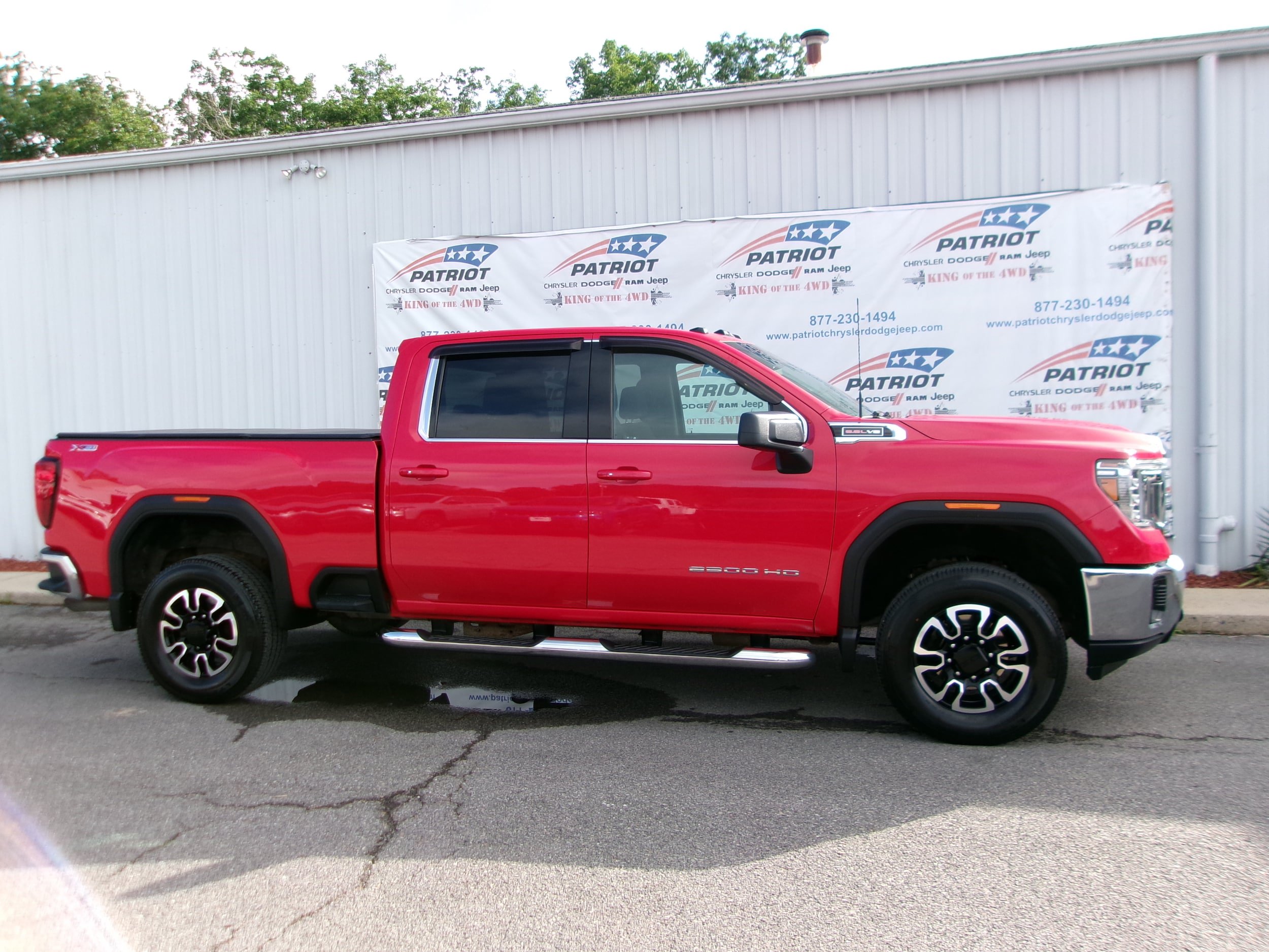 Used 2020 GMC Sierra 2500 SLE w/ SLE Value Package; AWD/4WD image 2