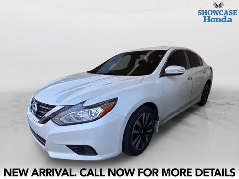 Used 2018 Nissan Altima 2.5 SV w/ 2.5 SV Technology Package FWD image 2