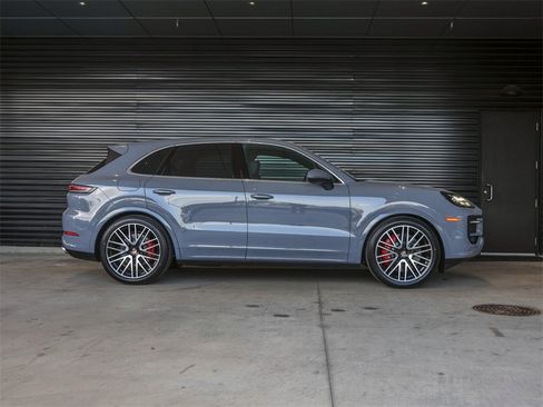 New 2026 Porsche Cayenne S image 8