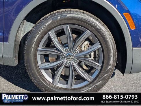 Used 2022 Volkswagen Tiguan SE w/ Panoramic Sunroof Package image 10