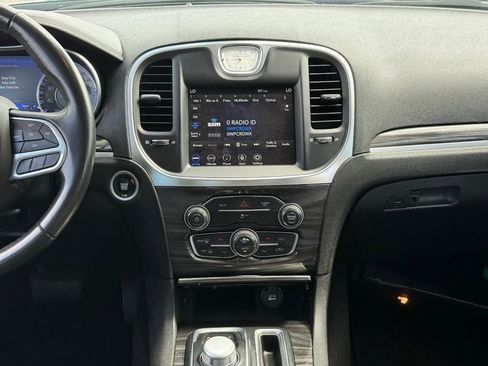 Used 2021 Chrysler 300 Touring w/ Sport Appearance Package image 9