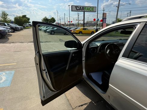 Used 2015 Toyota RAV4 Limited AWD/4WD image 19