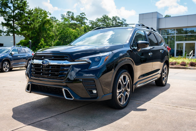 Used 2025 Subaru Ascent Touring w/ Popular Package #1 AWD/4WD image 11