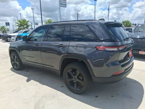 Used 2025 Jeep Grand Cherokee Altitude RWD image 5