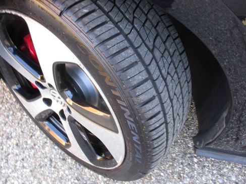 Used 2017 Volkswagen GTI SE FWD image 38