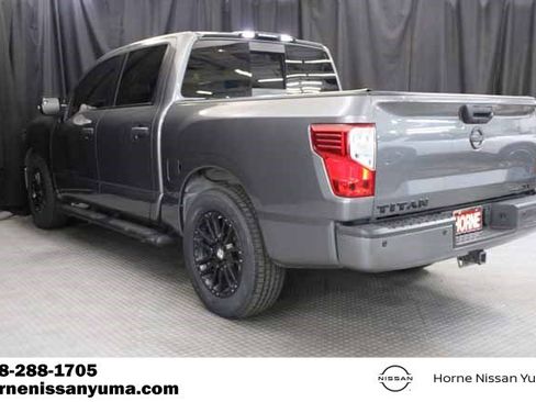 Used 2019 Nissan Titan SV w/ SV Convenience Package image 16