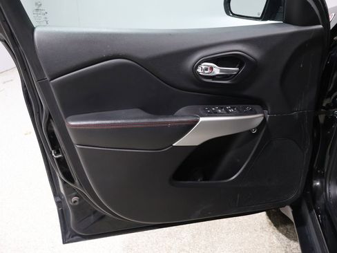 Used 2018 Jeep Cherokee Trailhawk w/ Comfort/Convenience Group image 13