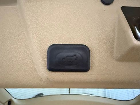 Used 2011 Buick Enclave CXL image 10