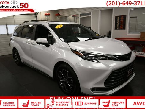 Used 2026 Toyota Sienna Platinum AWD/4WD image 1