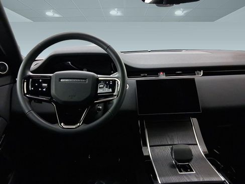 Used 2025 Land Rover Range Rover Evoque S image 4