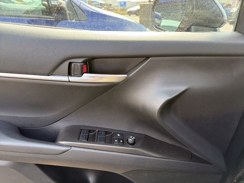 Used 2023 Toyota Camry SE image 12