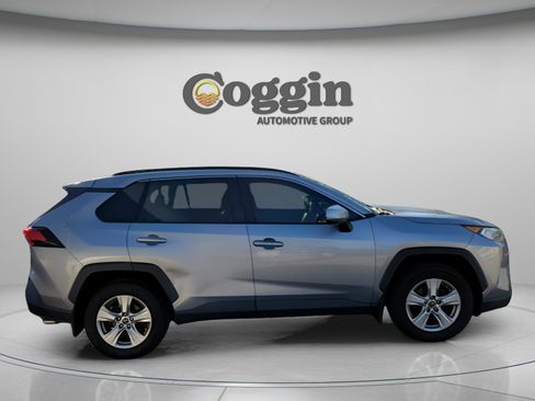Used 2019 Toyota RAV4 XLE w/ Convenience Package FWD image 5
