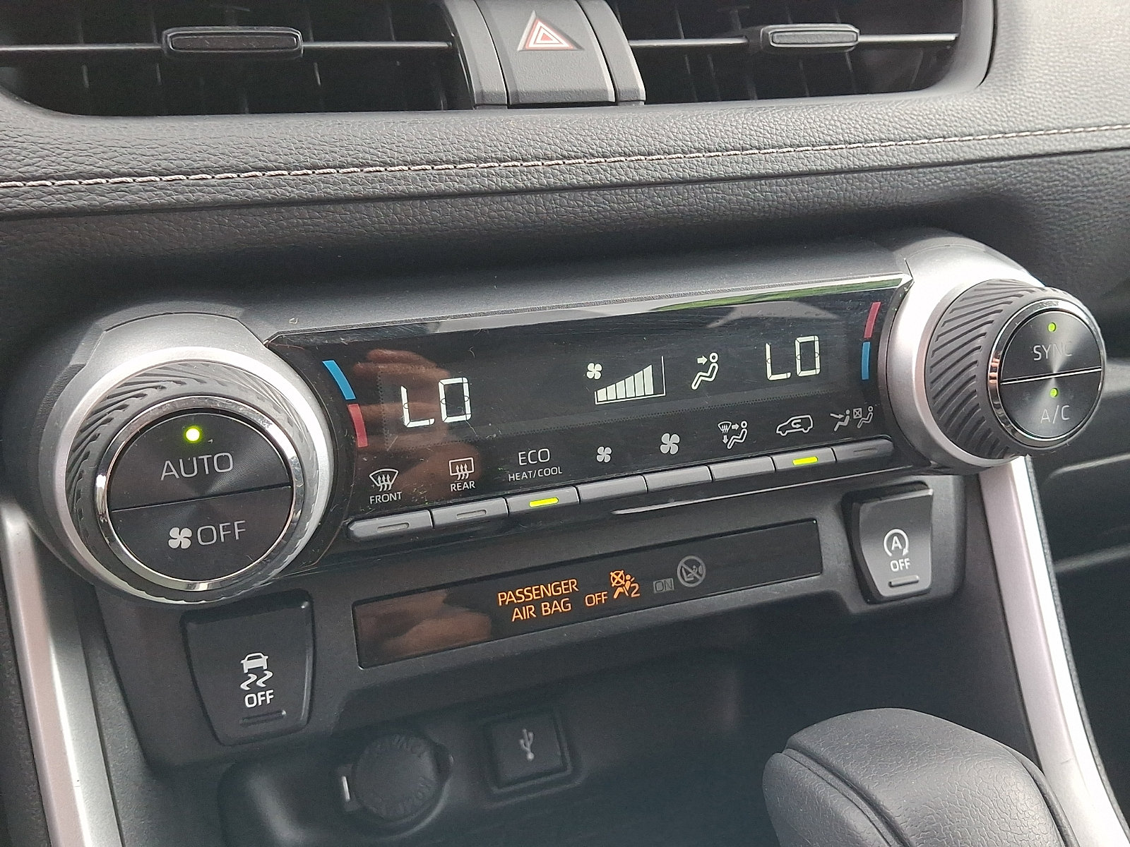 Used 2021 Toyota RAV4 XLE AWD/4WD image 16
