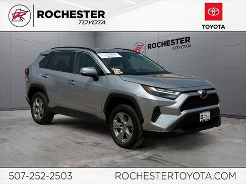 Certified 2022 Toyota RAV4 XLE w/ Carpet Mat Package (TMS) AWD/4WD image 31