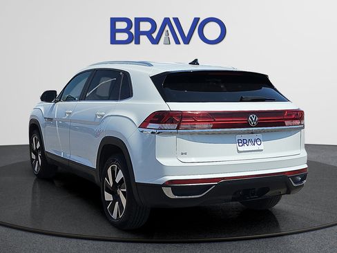 Used 2024 Volkswagen Atlas Cross Sport SE FWD image 3