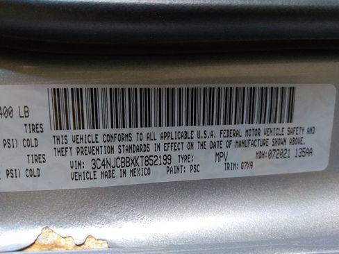 Used 2019 Jeep Compass Latitude FWD image 33